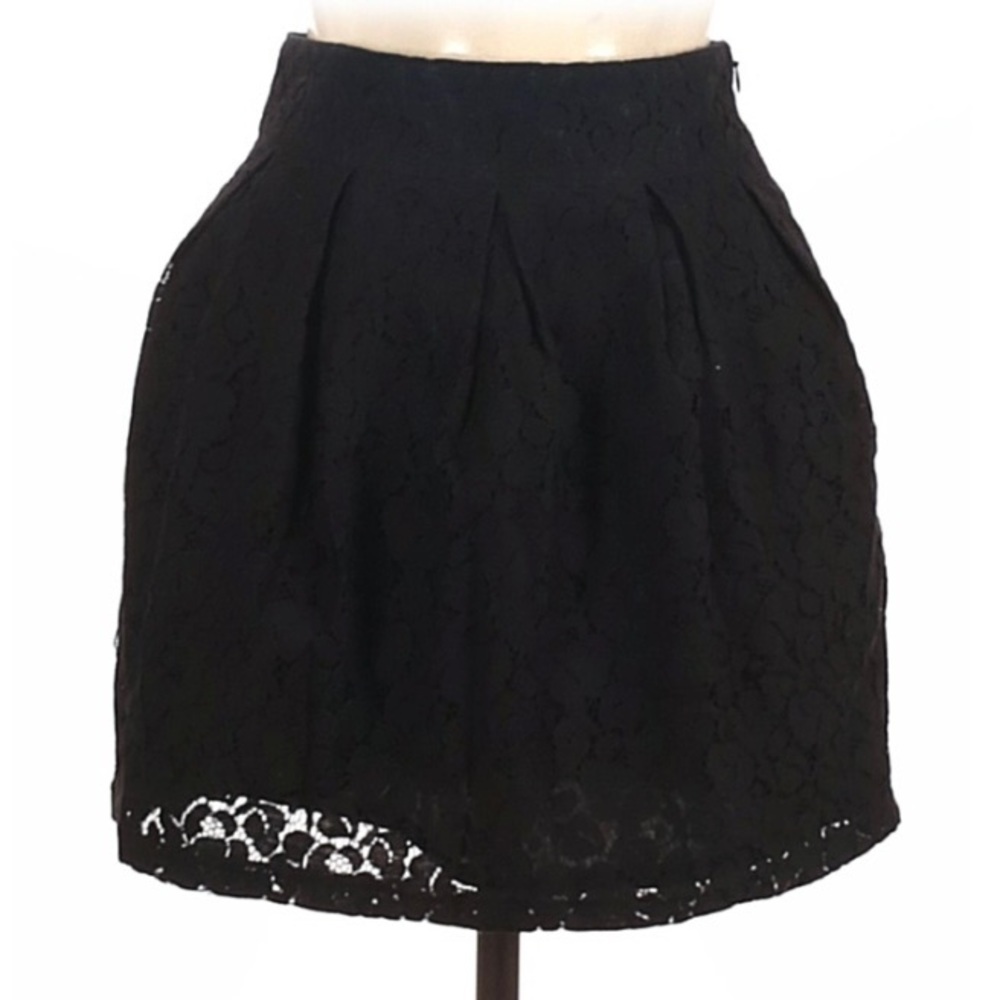 Twenty One Casual Lined Lace Skirt with Pockets